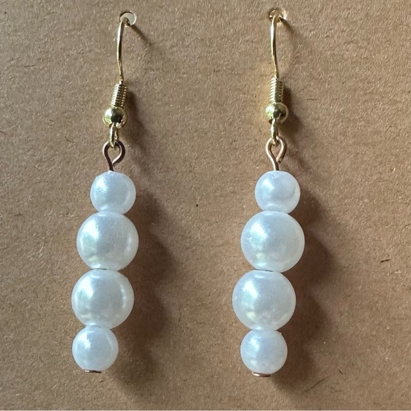 White earrings elegant handmade - Picture 1 of 4